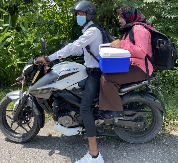 Blood samples transported safely in cold carriers.